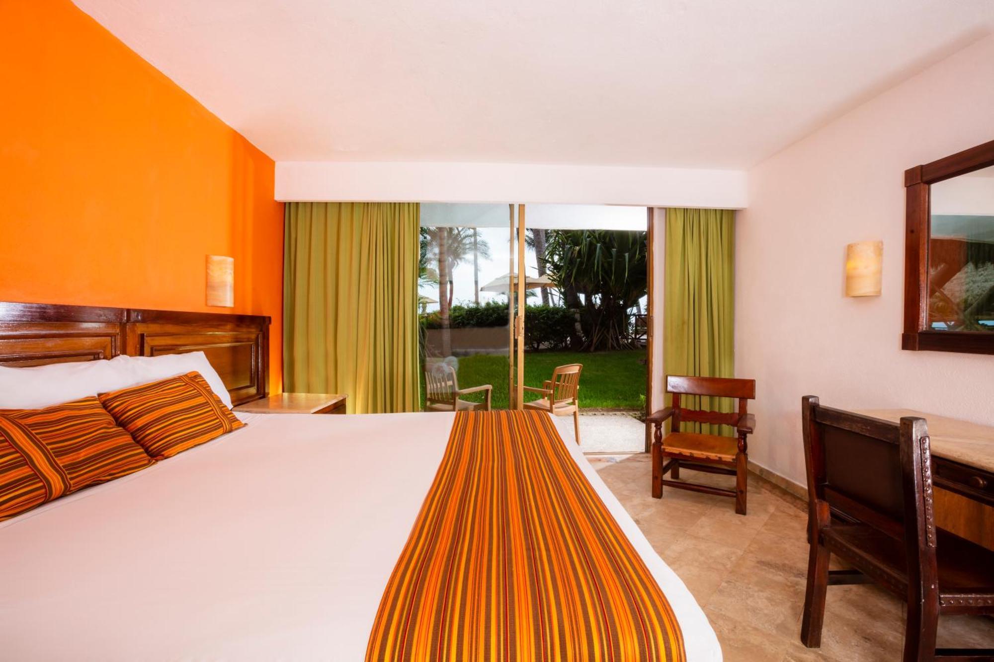 Las Palmas By The Sea All Inclusive Hotel Puerto Vallarta Exterior photo