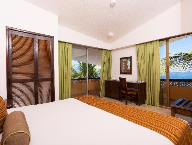 Las Palmas By The Sea All Inclusive Hotel Puerto Vallarta Room photo